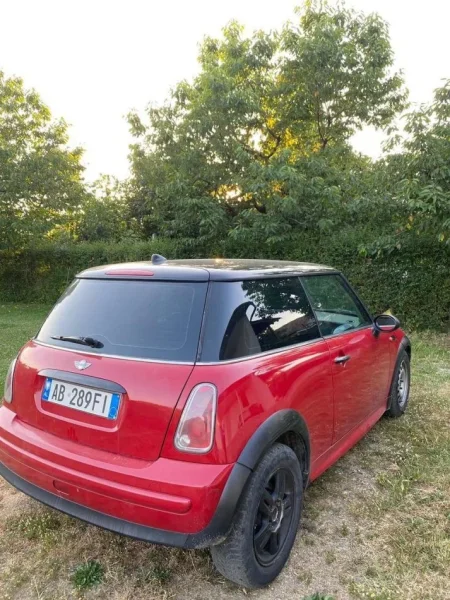 Tirane, shes makine MINI COPER one d Nafte, e kuqe manuale 255 km 2.500 €