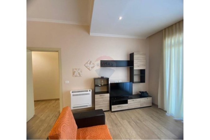 Tirane, jepet me qera apartament 2+1+Ballkon Kati 2, 96 m² 600 € (Rruga e Kavajes)