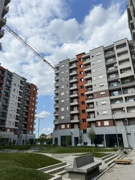 Tirane, jepet me qera apartament 2+1 Bosh Astir Vila L 400€