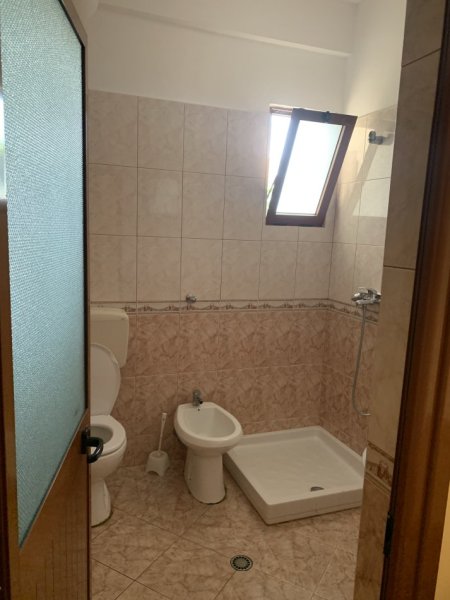 Tirane, jepet me qera garsonier 1+1 Kati 1, 300 € (Fuat Toptani)