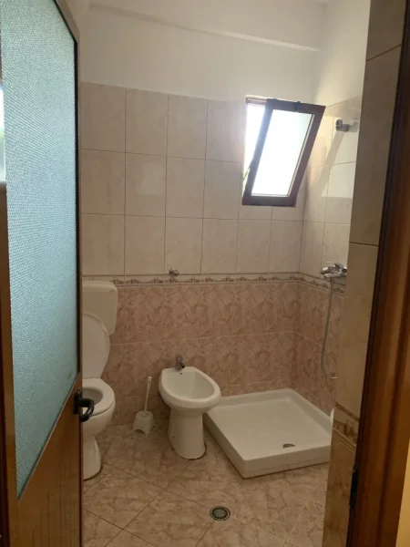 Tirane, jepet me qera garsonier 1+1 Kati 1, 300 € (Fuat Toptani)