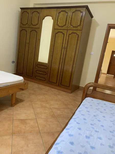 Tirane, jepet me qera garsonier 1+1 Kati 1, 300 € (Fuat Toptani)