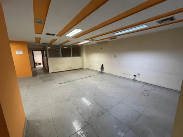 Tirane, jepet me qera zyre Kati -1, 700 m² 5.000 € (Blloku)