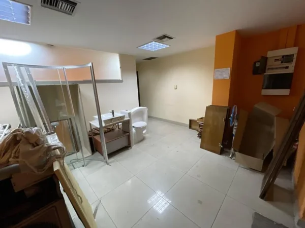 Tirane, jepet me qera zyre Kati -1, 700 m² 5.000 € (Blloku)