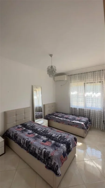 Tirane, jepet me qera apartament 3+1 Kati 5, 220 m² 600 € (Yrshek)