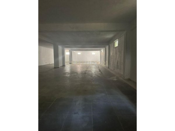 Tirane, shes ambjent biznesi 200M2 DHE POST PARKIMI 300M2, Kati 0, 500 m² 770.000 € (Rruga Bill Klinton, Kodra e Diellit)