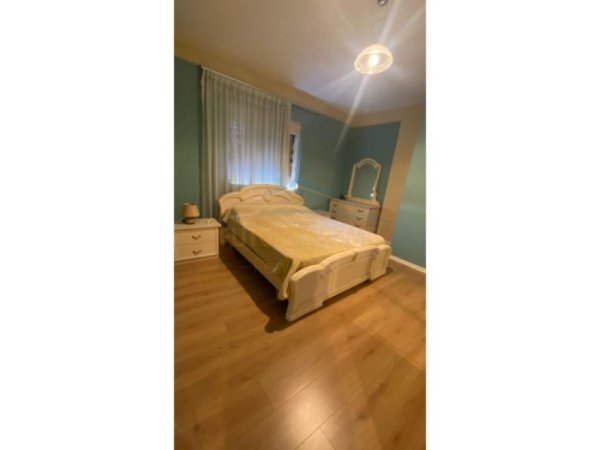Tirane, jepet me qera apartament 2+1+Ballkon Kati 4, 100 m² 650 € (Jusuf Vrioni)