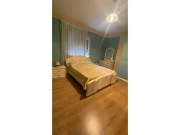 Tirane, jepet me qera apartament 2+1+Ballkon Kati 4, 100 m² 650 € (Jusuf Vrioni)
