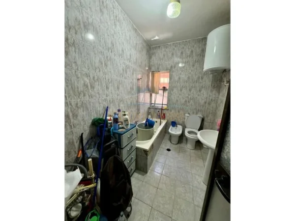 Tirane, shitet apartament 3+1+Ballkon Kati 2, 106 m² 190.000 € (Prokuroria)