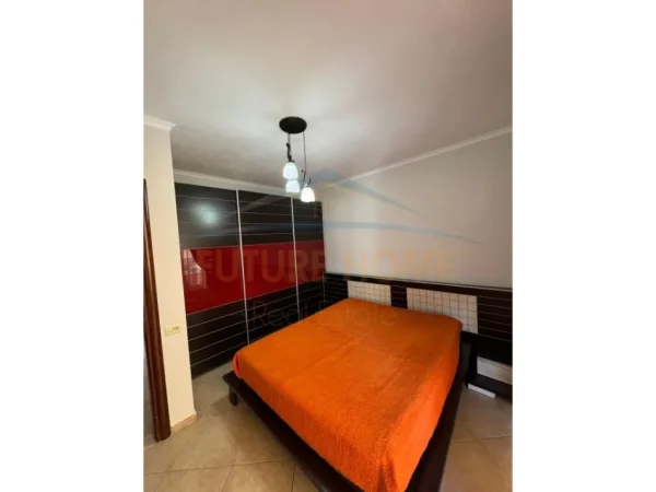 Tirane, jepet me qera apartament 2+1+Ballkon Kati 2, 121 m² 650 € (Laprake)