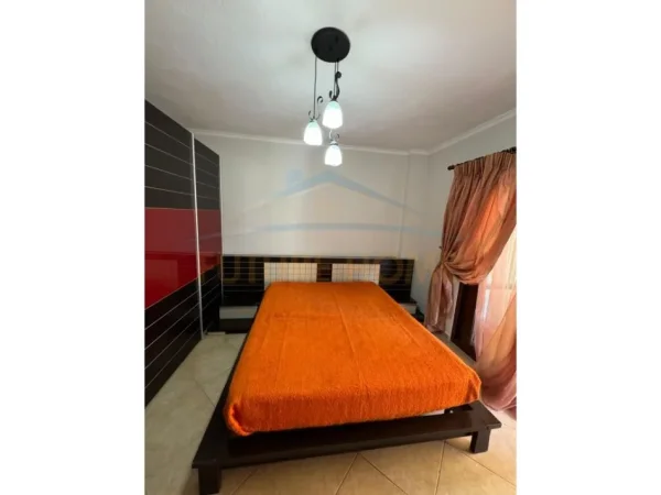 Tirane, jepet me qera apartament 2+1+Ballkon Kati 2, 121 m² 650 € (Laprake)