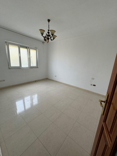 Tirane, jepet me qera apartament 2+1 Kati 3, 100 m² 420 € (Bulevardi i Ri) TT 1387