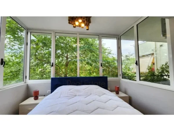 Tirane, jap me qera apartament 2+1+Ballkon Kati 1, 104 m² 650 € (Kopshti Zoologjik)