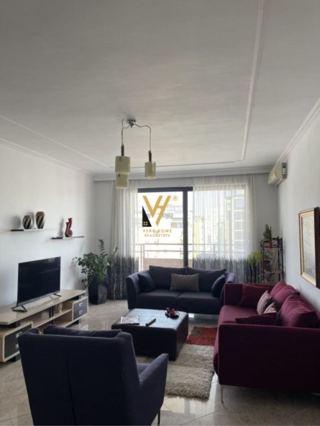 Tirane, jepet me qera apartament 2+1+Ballkon Kati 8, 145 m² 800 € (BLLOK)
