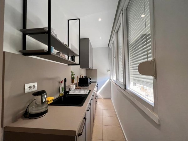 Tirane, jepet me qera apartament 2+1 Kati 3, 80 m² 700 € (Rruga Pjeter Budi)
