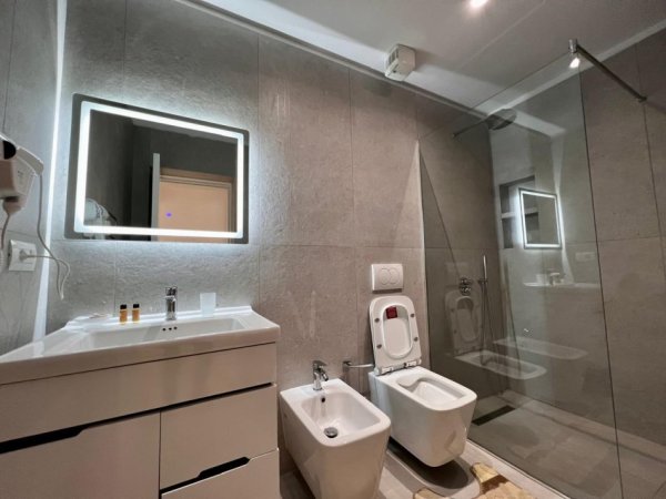 Tirane, jepet me qera apartament 2+1 Kati 3, 80 m² 700 € (Rruga Pjeter Budi)