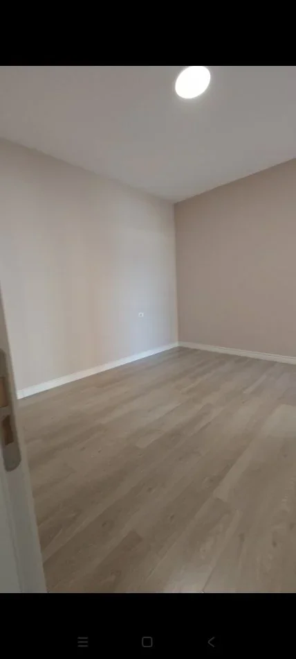 Tirane, jepet me qera apartament 2+1+Ballkon Kati 2, 95 m² 850 € (Rruga e Kosovareve)