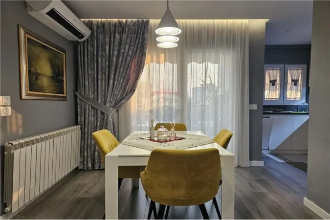 Tirane, shitet apartament 2+1 , 105 m² (Apartament 2+1+2 per shitje, Pallati me Shigjeta!)