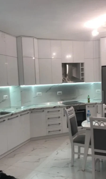 Tirane, jepet me qera apartament 2+1+Ballkon Kati 4, 114 m² 600 € (Don Bosko , prane shkolles vace zela)