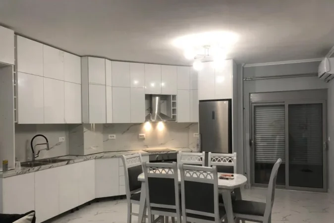 Tirane, jepet me qera apartament 2+1+Ballkon Kati 4, 114 m² 600 € (Don Bosko , prane shkolles vace zela)