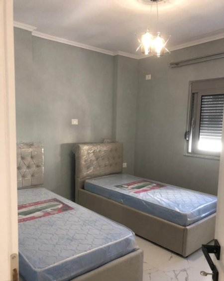 Tirane, jepet me qera apartament 2+1+Ballkon Kati 4, 114 m² 600 € (Don Bosko , prane shkolles vace zela)