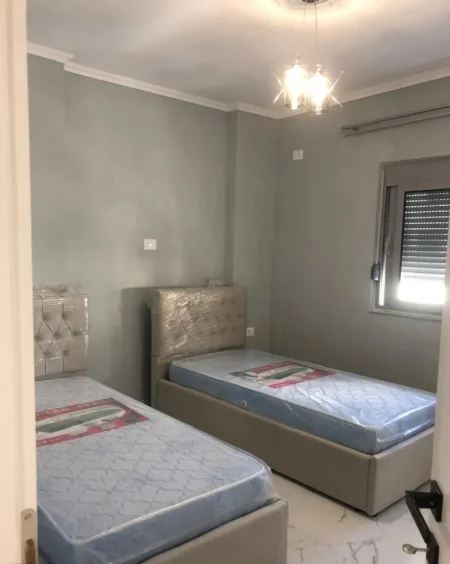 Tirane, jepet me qera apartament 2+1+Ballkon Kati 4, 114 m² 600 € (Don Bosko , prane shkolles vace zela)