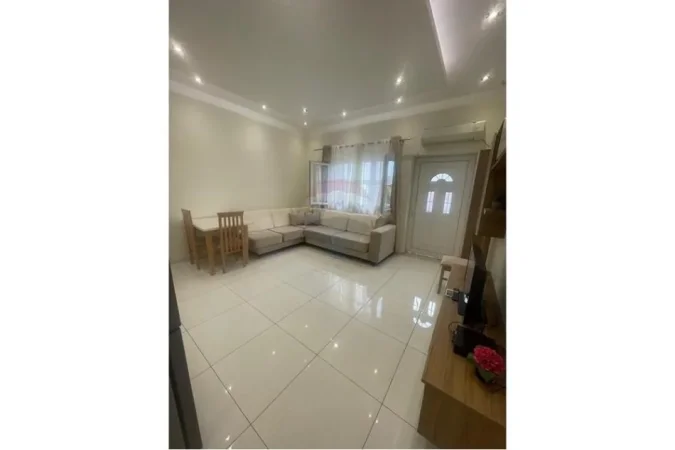 Tirane, jepet me qera 2+1 Kati 3, 100 m² 550 € (Apartament 2+1 me qira)