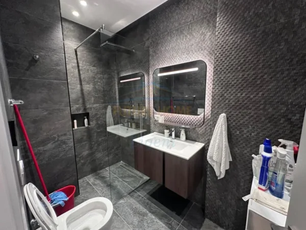 Tirane, jepet me qera apartament 2+1 Kati 1, 100 m² 1.200 € (TEG)