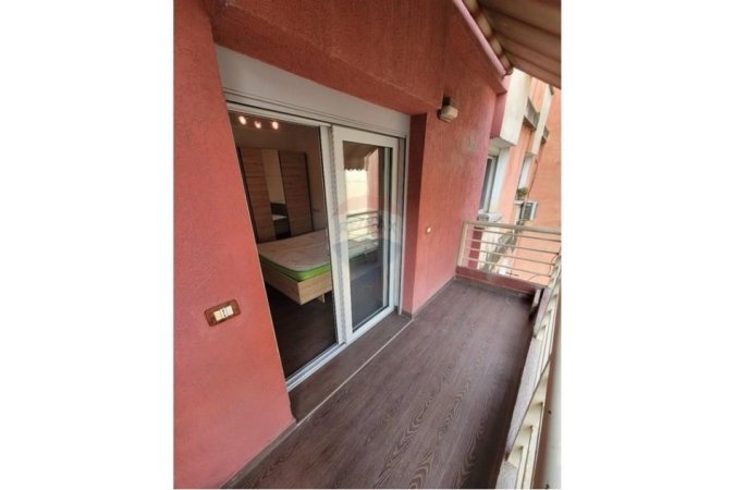 Tirane, jepet me qera apartament 1+1 Kati 3, 70 m² 550 € (Jepet apartament 1+1 me qira ne Brryl)