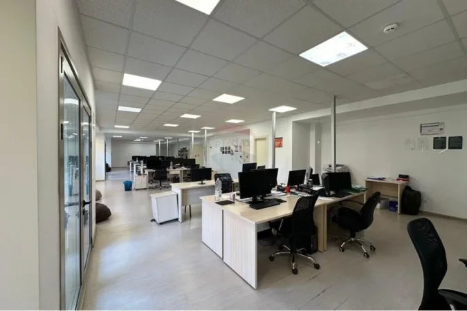 Tirane, jepet me qera , 272 m² 5.500 € (Papa gjon Pali 2)