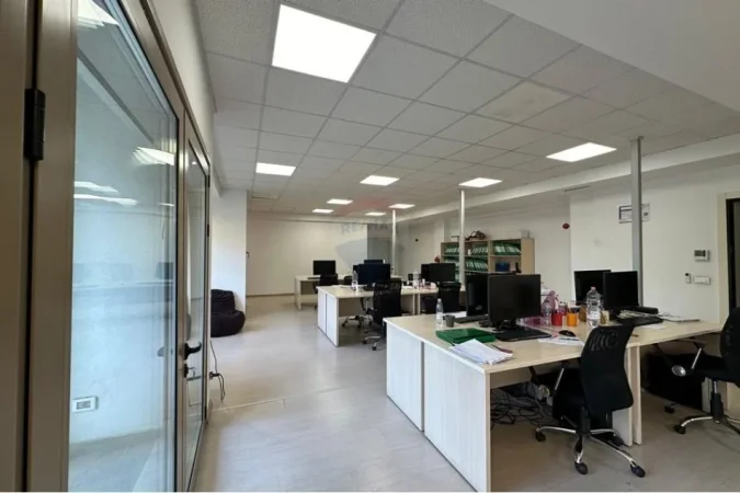 Tirane, jepet me qera , 272 m² 5.500 € (Papa gjon Pali 2)