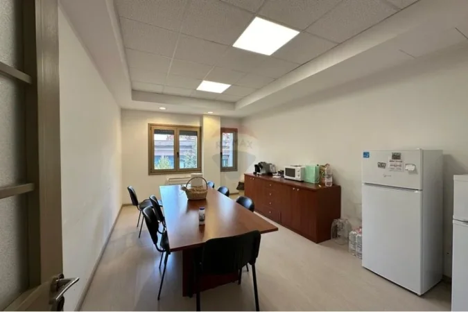 Tirane, jepet me qera , 272 m² 5.500 € (Papa gjon Pali 2)