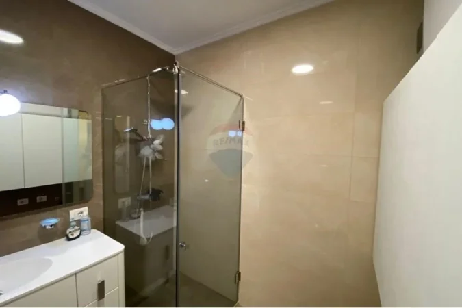 Tirane, jepet me qera apartament 2+1 Kati 2, 100 m² 1.500 € (QIRA, APARTAMENT 2+1, STADIUMIT AIR ALBANIA!)