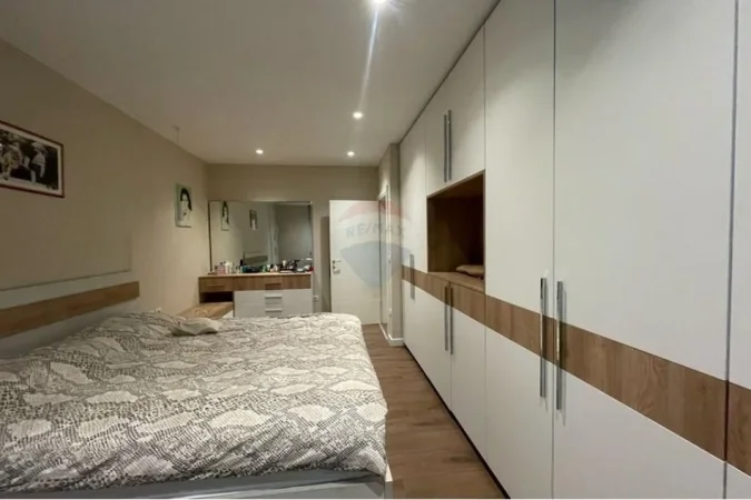 Tirane, jepet me qera apartament 2+1 Kati 8, 107 m² 900 € (Rruga e Elbasanit)
