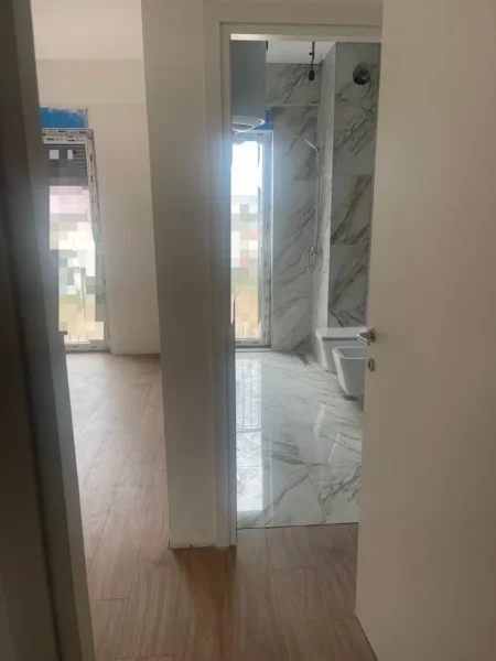 Tirane, jepet me qera ambjent biznesi Kati 4, 148 m² 500 € (Bulevardi i Ri)