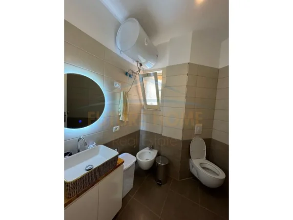 Tirane, shitet apartament 2+1+Ballkon , 110 m² 110.000 € (Fresk)