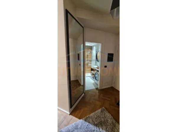 Tirane, jepet me qera apartament 2+1+Ballkon Kati 8, 100 m² 700 € (21 Dhjetori)