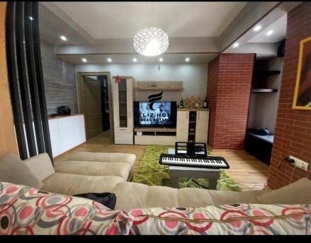 Tirane, jepet me qera apartament 1+1 Kati 8, 95 m² 1.200 € (RRUGA MYSLYM SHYRI)