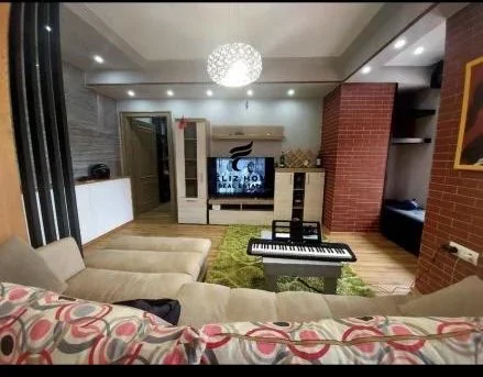 Tirane, jepet me qera apartament 1+1 Kati 8, 95 m² 1.200 € (RRUGA MYSLYM SHYRI)