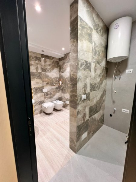 Tirane, jepet me qera apartament 2+1+Ballkon Kati 7, 100 m² 1.300 € (KODRA E DIELLIT)