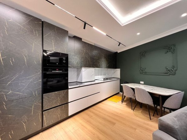 Tirane, jepet me qera apartament 2+1+Ballkon Kati 7, 100 m² 1.300 € (KODRA E DIELLIT)