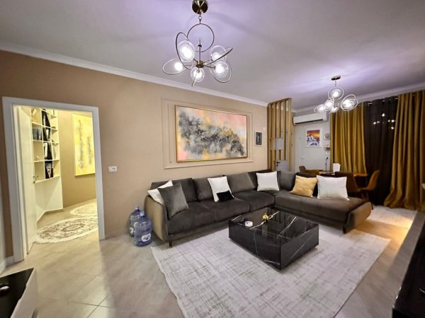 Tirane, jepet me qera apartament 2+1+Aneks+Ballkon Kati 3, 100 m² 700 € (KODRA E DIELLIT)