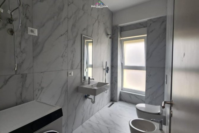 Tirane, jepet me qera apartament 1+1 Kati 1, 60 m² 400 € (Ali Demi)