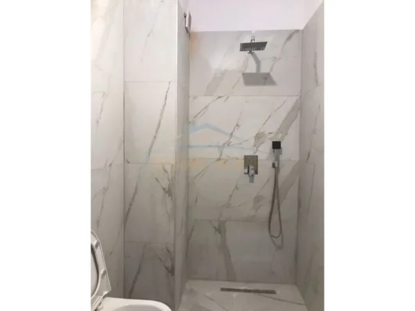Tirane, jepet me qera apartament 2+1+Ballkon Kati 4, 86 m² 600 € (Don bosko)