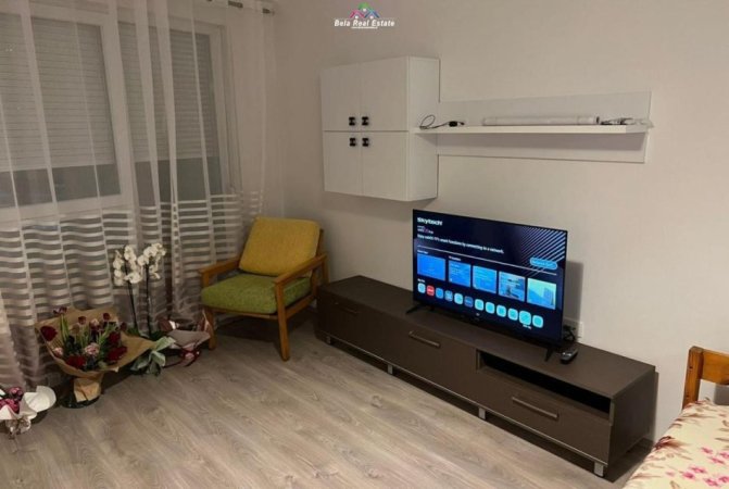 Tirane, jepet me qera apartament 2+1 Kati 4, 110 m² 500 € (Bulevardi i Ri)