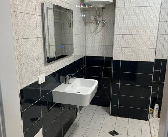 Tirane, jepet me qera apartament 2+1 Kati 4, 110 m² 500 € (Bulevardi i Ri)