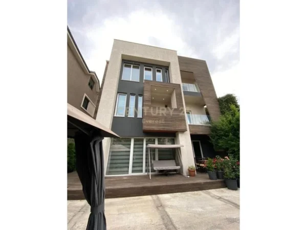 Tirane, shes Vile , 394 m² 820.000 € (Rruga e Elbasanit)