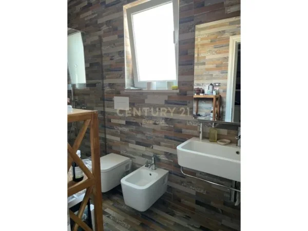 Tirane, shes Vile , 394 m² 820.000 € (Rruga e Elbasanit)