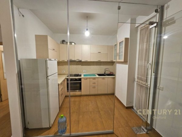 Tirane, jepet me qera apartament 2+1 Kati 5, 104 m² 400 € (misto mame)