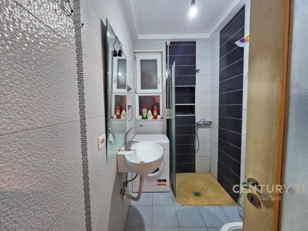 Tirane, jepet me qera apartament 2+1 Kati 5, 104 m² 400 € (misto mame)
